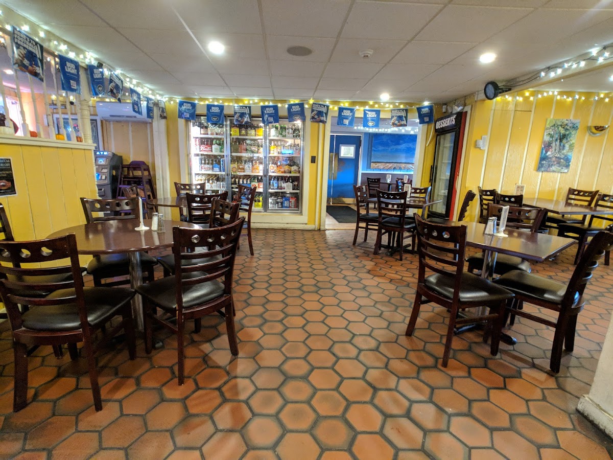 Patriots Crossing Tavern & Wine Shop